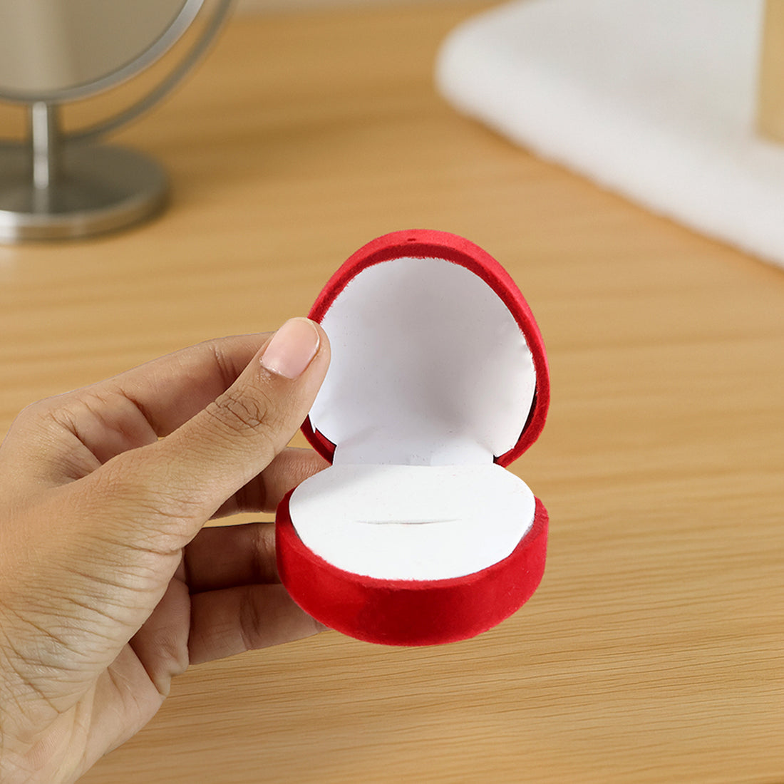 Premium Heart-shaped Velvet Jewellery Ring Box (1 Pc)